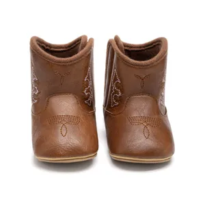 Bottes de cow-boy en cuir synthétique marron pour bébé avec broderie et semelle souple.