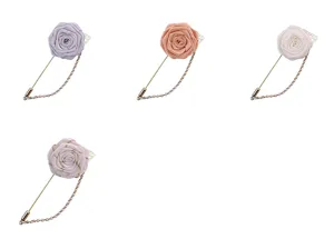 Épinglette rose en tissu avec chaîne en métal, broche élégante chemise costume article.
