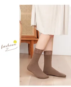 Dames thermische fleece lange sokken met elegante kanten rand, gezellig warm en comfortabel.