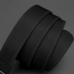 Schwarzer elastischer Taktikgürtel zusammengerollt für Herren Outdoor Sport Nylon Gürtel