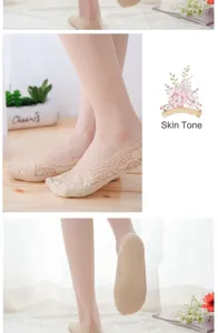 Women lace boat socks summer thin breathable invisible socks with silicone anti-slip grip details.