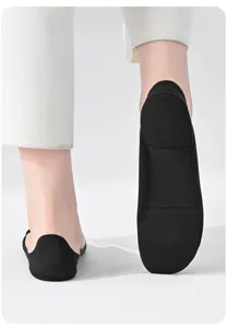 Detail shot of women's anti-slip invisible boat socks featuring comfortable cotton sole.