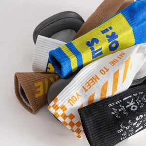 Men's cotton casual sports socks trend mid-tube comfortable breathable fashion socks