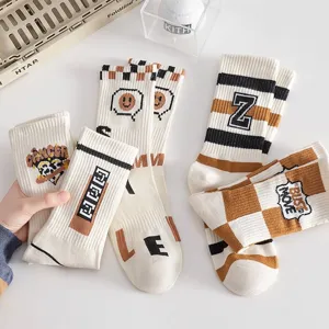 Chaussettes de Sport Mi-Mollet en Coton Décontractées pour Hommes et Femmes Lettres Tendance Smiley Cœur Carreaux Rayures