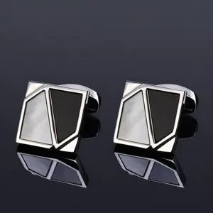 Elegante geometrische manchetknopen voor heren met parelmoer en stijlvolle zwarte accenten.