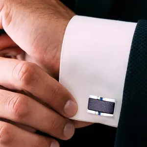 Boutons de manchette rectangulaires de luxe pour homme avec pierre de sable bleue élégante.