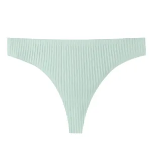 Rippenstrick Tanga Unterwäsche Detailansicht mit weicher Textur und nahtlosem Design.