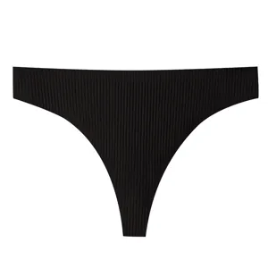 Sexy schwarzer gerippter Damen-Tanga mit niedriger Taille und nahtlosem Alltagsdesign.