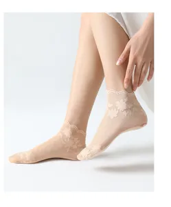 Calcetines de tobillo de encaje transparente de verano para mujer malla transpirable detalle.