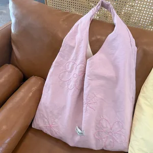 Lente zomer zoete nylon schouder vest tas met delicate bloemen borduurwerk ontwerp.