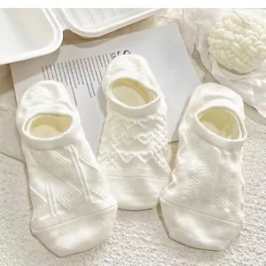 Women's summer white low-cut invisible boat socks with cute knit heart patterns, breathable.