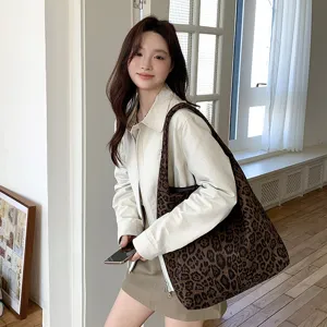 Detailed view of the stylish leopard print wool-like shoulder tote bag showcasing its unique design.