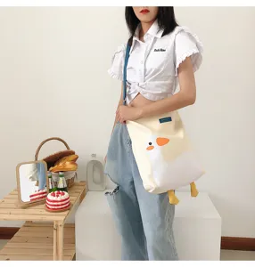 Canvas shoulder bag for women, large capacity cute duck print tote bag casual daily use.