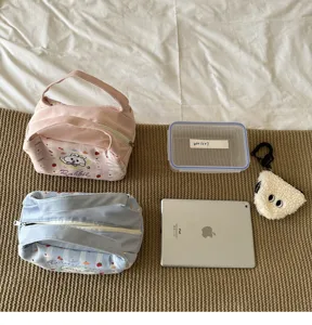 Detailansicht der niedlichen japanischen Canvas-Lunch-Bento-Tasche mit Kapazitätsanzeige.