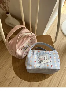 Nahaufnahme des niedlichen Leinwand-Lunchpakets, minimalistischer japanischer Stil, tragbar.