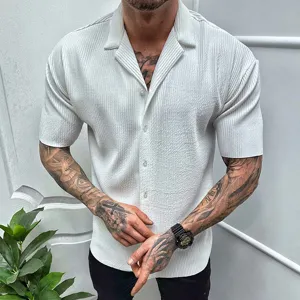 Camicia da uomo testurizzata a maniche corte, top estivo casual con dettagli in tessuto unico.