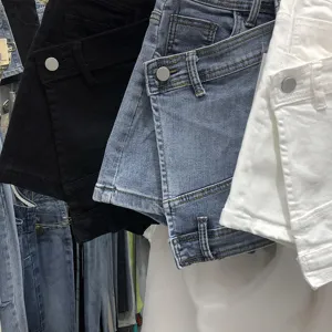 Damen asymmetrische High Waist Jeans Shorts Rock Detailansicht, modische Sommershorts.