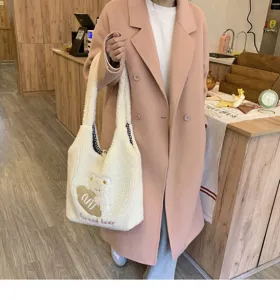 Fluffy sherpa tote bag featuring a cute bear graphic, perfect for daily autumn and winter use.