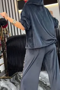 2025 Nieuwe fluwelen tweedelige set casual luipaard hoodie met capuchon wijde broek vrouwen