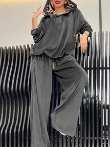 Casual tweedelig trainingspak voor vrouwen met luipaard gevoerde hoodie en broek.