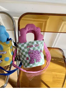 Borsa a secchiello in tela con simpatica illustrazione di gatto rosa e fantasia a quadri.