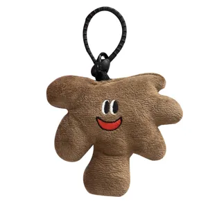 Schattige bruine pluche sleutelhanger met geborduurd gezicht en zwarte ophangring.