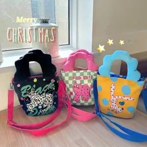 Borsa a tracolla nuvola illustrazione dipinta a mano borsa tote secchiello in tela a pois