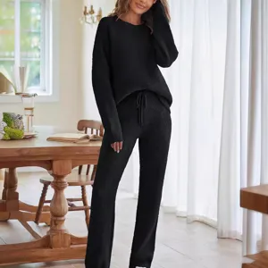 Mujer conjunto loungewear liso cuello redondo manga larga pantalon calido y grueso chic
