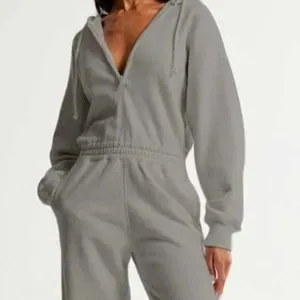 Grijs hooded jumpsuit voor dames, casual lange mouw rits rompertjes loungewear outfit.
