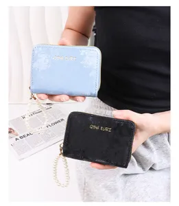 Porte-cartes en suédine pour femmes avec bracelet de perles élégant et fermeture éclair.