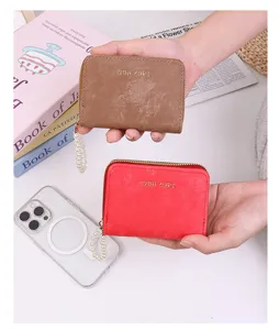 Porte-cartes zippé en suédine femme bracelet perles petit portefeuille vue détail