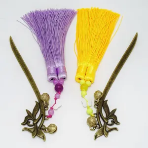 Segnalibro fermacapelli in metallo rame vintage con perline colorate e campanelle.