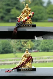 Ornamento da cruscotto auto Guan Yu dorato con perline di preghiera ricchezza