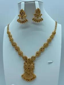Vintage vergulde bloemige sieraden set ketting oorbellen voor bruiloft feest stijl.