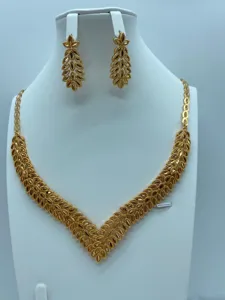 Elegante vergulde blad sieraden set met ketting en oorbellen voor vrouwen bruiloften.