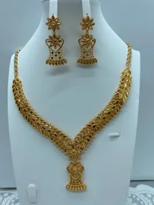 Retro vergulde sieraden set halsketting en oorknopjes voor bruid trouwfeest stijl.