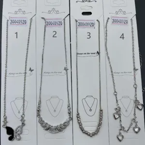 Collier Ras du Cou en Cuivre Plaqué Or Avec Strass Minimaliste Design de Niche Pendentif Géométrique Papillon Étoile Croix pour Unisex