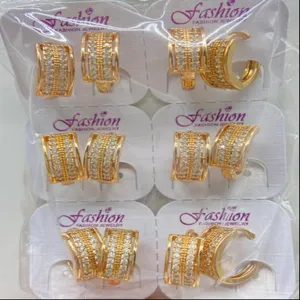 Vergoldete Zirkonia Creolen Großhandel Set, elegante mikrogefaßte funkelnde Damenschmuck.