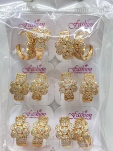 Exquisite koreanische Zirkonia Blumen Luxus Ohrringe für Damen Detailansicht im Großhandel.
