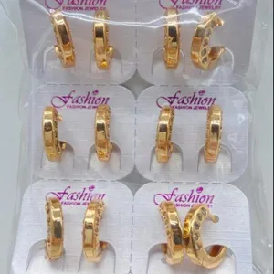 Vergoldete Zirkon Creolen Set, stilvoller Kupfer Modeschmuck für Damen Alltag Kleidung.
