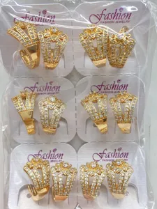 Großhandel goldfarbene Zirkon Blumen Creolen Set für Damen elegante Mode Schmuck für den Alltag.