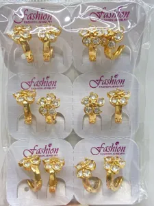 Vergoldete Blumen Zirkonia Creolen, elegante modische Großhandel Ohrringe für Damen neu.