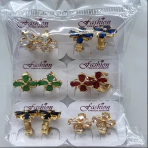 Modische vergoldete farbige Zirkon Blume Creolen Set, elegante Kleeblatt Schmuck für Damen.