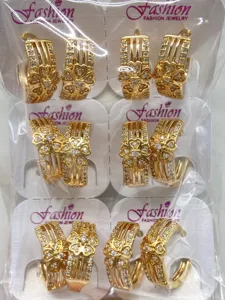 Exquisite koreanische vergoldete Zirkon Blumen Creolen detailgetreue Handwerkskunst Damenschmuck.