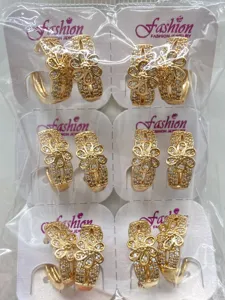 Koreanische vergoldete Kristall Blumen Creolen für Damen Modeschmuck Großhandel