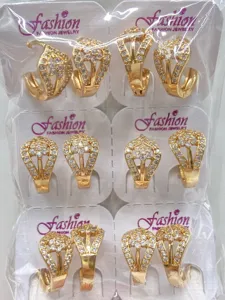 Exquisite koreanische Zirkonia Blumen goldene Creolen Ohrringe detaillierte Großhandel Anzeige.