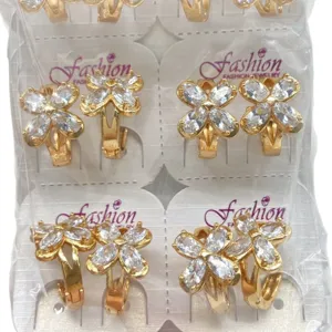Exquisite koreanische Blumen Ohrringe mit funkelnden weißen Zirkoniasteinen in Gold vergoldet.