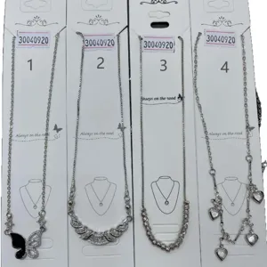 Colliers tendance en argent avec divers pendentifs et zircons scintillants pour femmes.