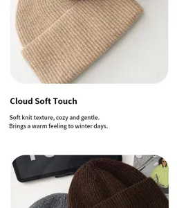 Dettaglio berretto in maglia morbida, accogliente texture invernale e design cloud touch caldo.