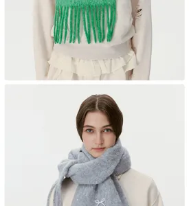 Detailaufnahme des warmen Damen Strickschals mit eleganter Perlen-Schleife und Fransen.